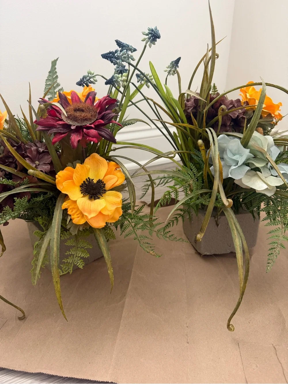 Rustic artificial silk wildflower & foliage arrangements in floral foam, 2 sets